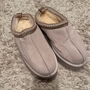 New Platform tan slippers size 10